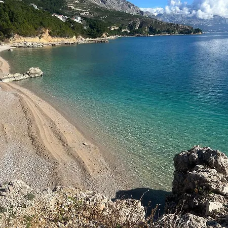 Nel Villa