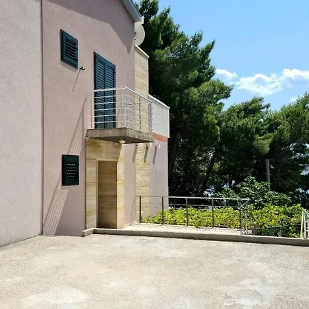 Nel Villa *